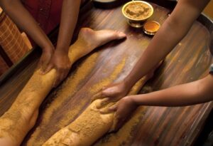 Massage Udvartana : des poudres "simples" aux nombreux avantages
